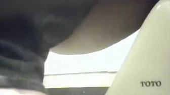 Japanese Style Toilet Peeing 1st Part screenshot 3