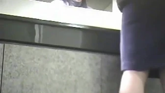 Japanese Style Toilet Peeing 1st Part screenshot 4
