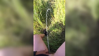 PissPrincess97 - Compilation piss on girls trip at the lake
