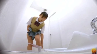DLEE-611 02 Spy camera in the japanese style toilet: schoolgirls peeing like hydraulic cutter. VOL. 2 screenshot 3
