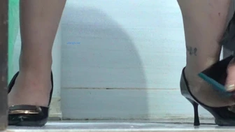 Woman pee in the restaurant bathroom screenshot 3