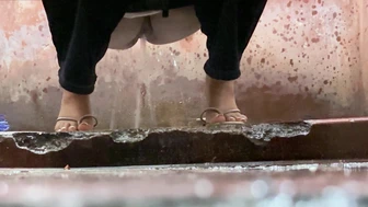 asian girl pissing