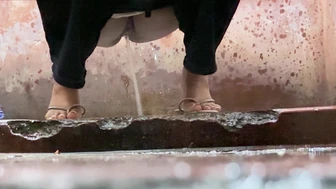 asian girl pissing screenshot 2