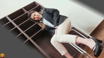 DLEE-487 04 Secretly Filmed, Office Lady's Humiliation and Incontinence in a Workplace Harassing Environment screenshot 3