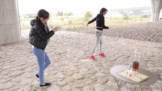 Gabi Mavali + Laura Nellis - Piss game screenshot 3