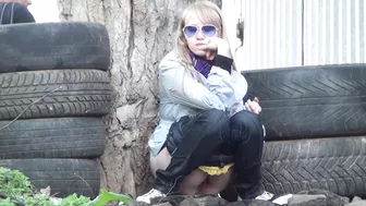 Girls caught peeing behind the warehouse Outdoor spy pee screenshot 3