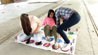 Lexi Dona + Morgan - Twister game screenshot 1