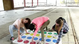 Lexi Dona + Morgan - Twister game screenshot 3