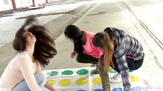 Lexi Dona + Morgan - Twister game screenshot 4