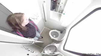 Anna Louckova - Catching the train screenshot 2