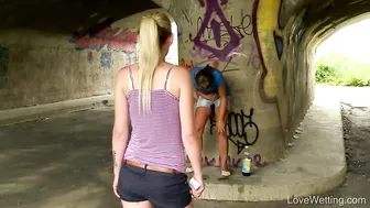 Claudia + Veronika - Like a racehorse screenshot 2
