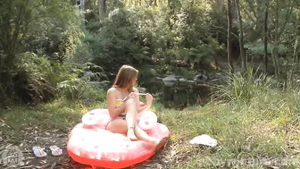 Ophelia - Peeing outdoors screenshot 1