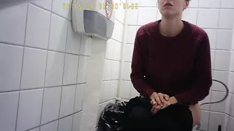 Hidden Camera in Student Toilet - 6 screenshot 1