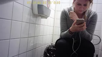 Hidden Camera in Student Toilet - 6 screenshot 2