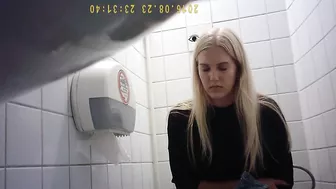Hidden Camera in Student Toilet - 6 screenshot 3