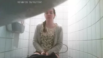 Hidden Camera in Student Toilet - 7 screenshot 4