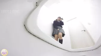 DLSL-223 02 Schoolgirls dashing to the toilet after chime screenshot 4
