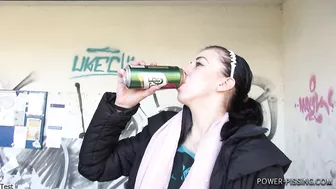 Annie - Full Bladder of Beer (012) screenshot 2