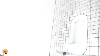 DLEE-127 02 Frantic girls pissing and missing the toilet bowl VOL 1 screenshot 4
